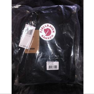 BNWT Fjallraven Kanken Black Mini Backpack